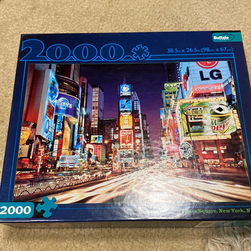 Buffalo 2000 piece puzzle Times Square